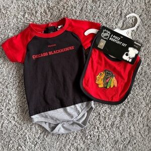 Reebok NHL Chicago Blackhawks | Bodysuit + Bib | 18m